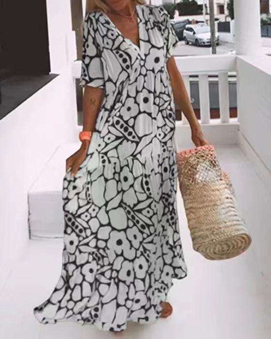 Juni - Ibiza-stil klänning med bohemiskt blomtryck